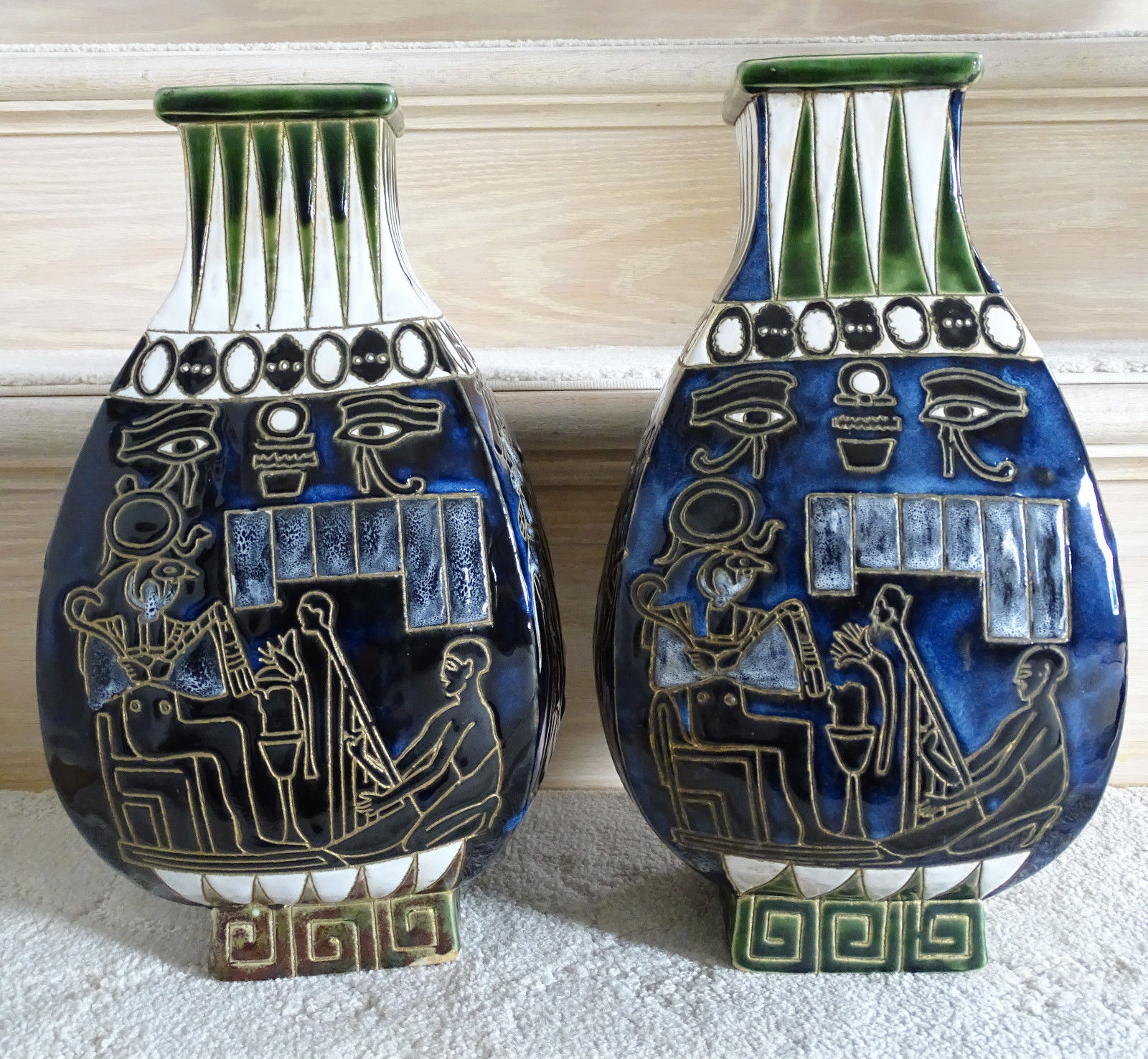 Vases style égyptien : les modèles parmi les plus chers sur eBay